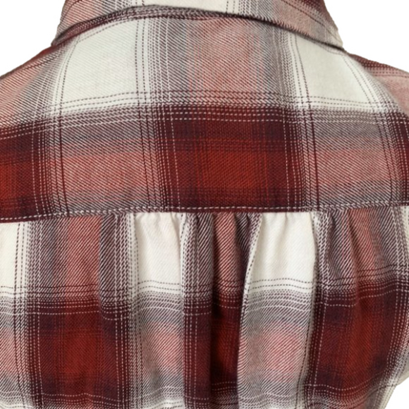 Levi Long sleeve shirt w collard V-neck, Red n White patten, tie Back, Size Med - Picture 2 of 11